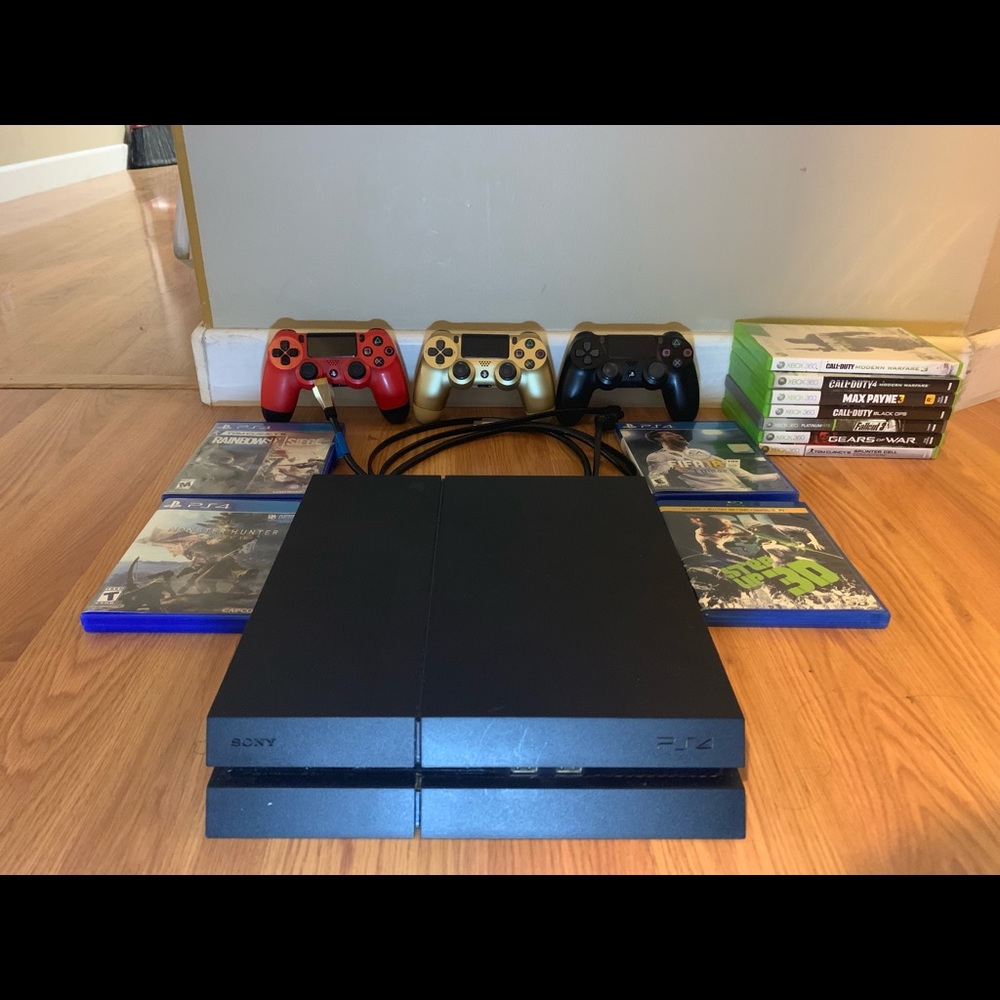 PS4 bundle (cheap w/ lots of accessories) - Picture 2 of 8